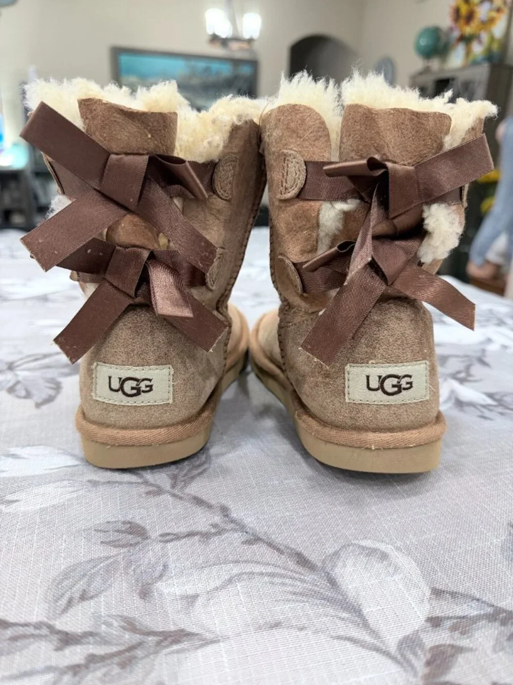UGG Bailey Bow II Kids Chestnut Sheepskin Boots Size 1 Girls Double Bow Winter